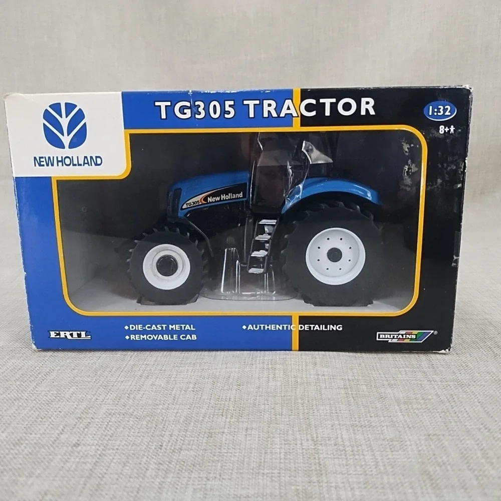 1:32 Scale Ertl Diecast Britains New Holland TG305 Blue Tractor New in Box